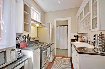 Quiet 2BD Condo in the midst of Culinary Paradise Charleston